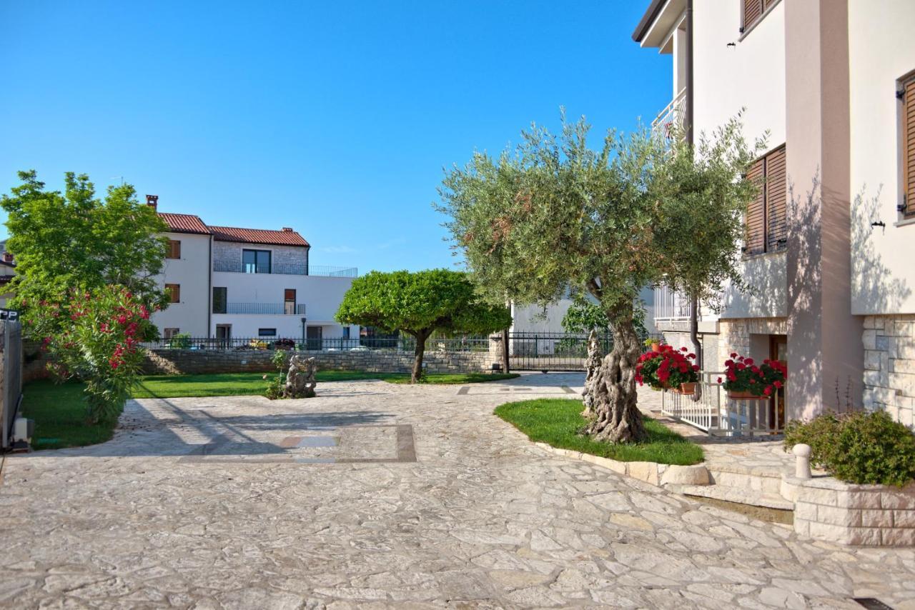 Apartments Vili ウマグ エクステリア 写真
