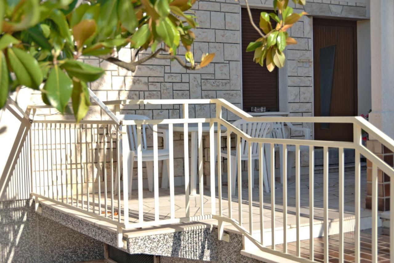 Apartments Vili ウマグ エクステリア 写真