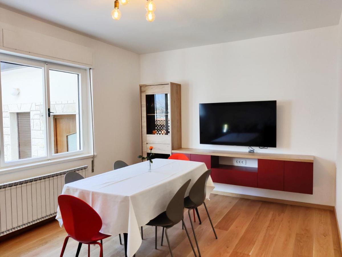 Apartments Vili ウマグ エクステリア 写真
