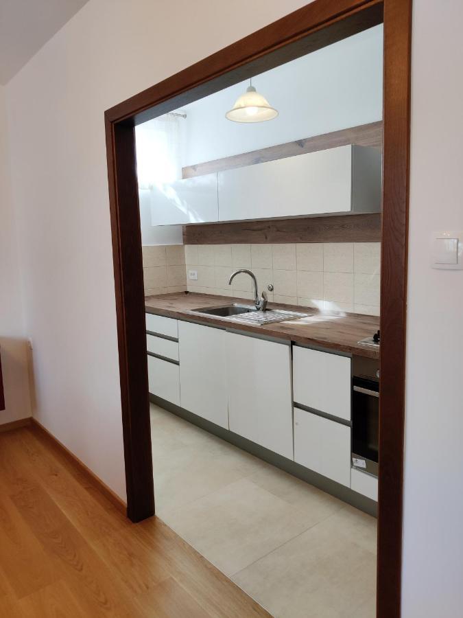 Apartments Vili ウマグ エクステリア 写真