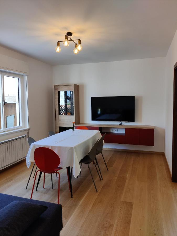 Apartments Vili ウマグ エクステリア 写真